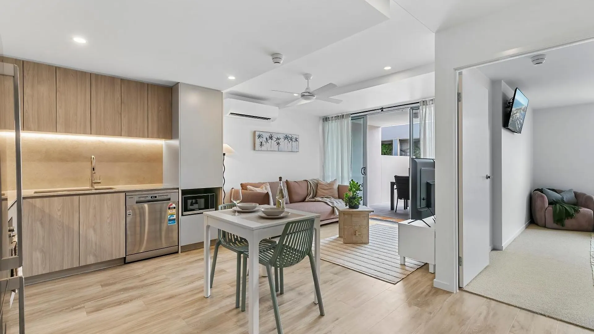 Lejlighed Lowanna Livin, Footsteps To Surf, Shop And Dine On The Sunshine Coast Buddina