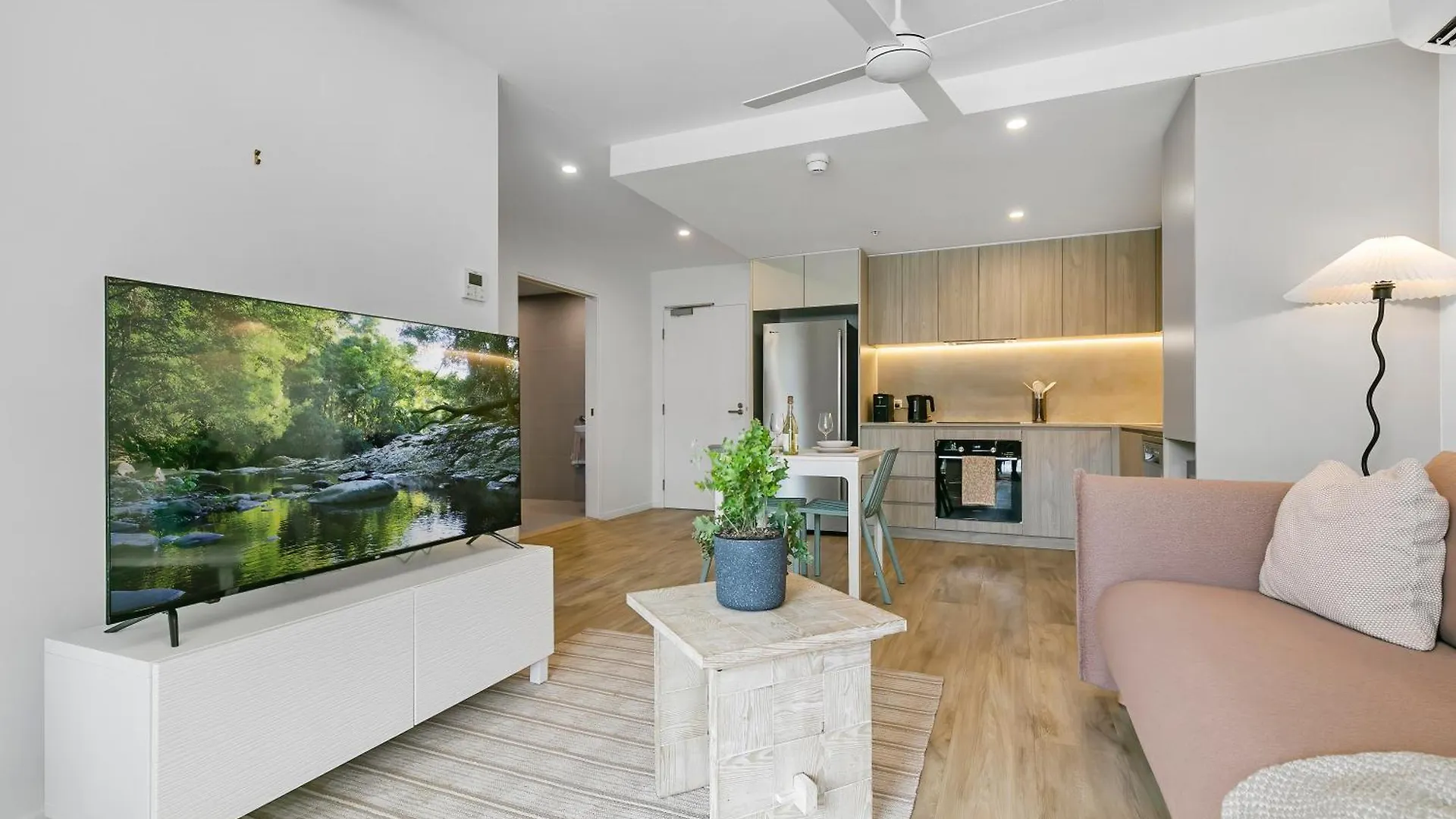 Lejlighed Lowanna Livin, Footsteps To Surf, Shop And Dine On The Sunshine Coast Buddina